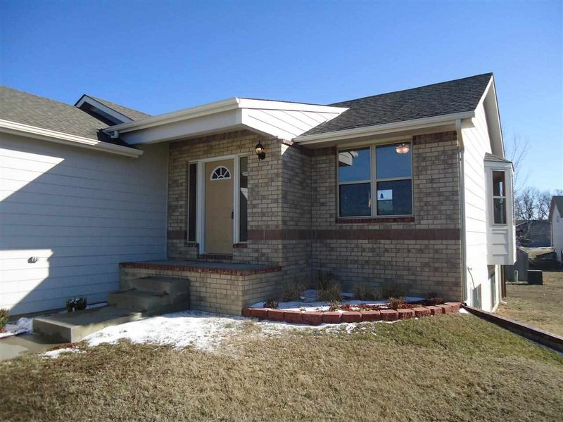 609 E Minneha Ave, Andover, KS 67002