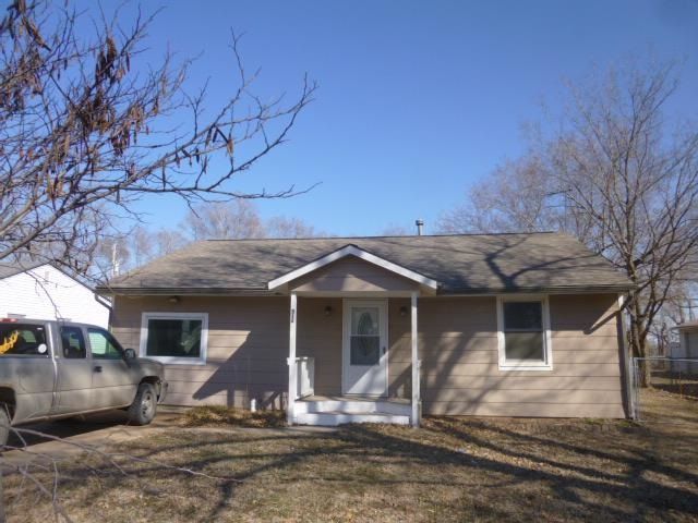 512 E 10th Ave, Belle Plaine, KS 67013