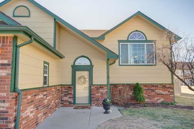 5231 E 49th St N, Bel Aire, KS 67220
