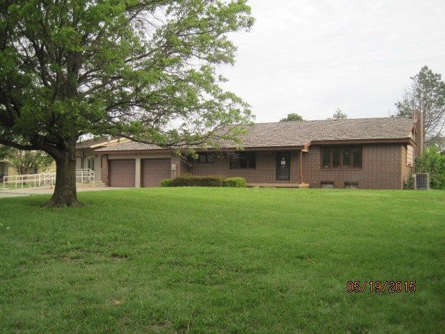 1905 N Maize Rd, Wichita, KS 67212