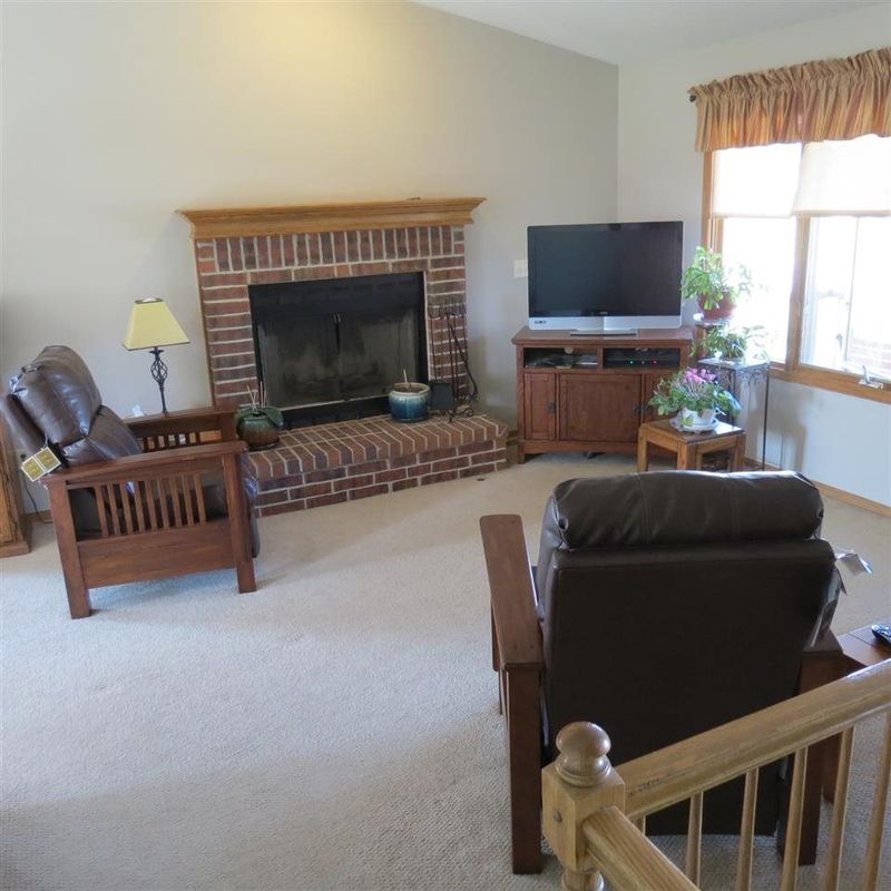 2433 N Pine Grv, Wichita, KS 67205