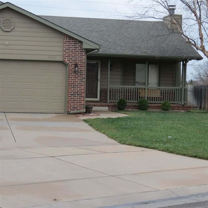 2433 N Pine Grv, Wichita, KS 67205