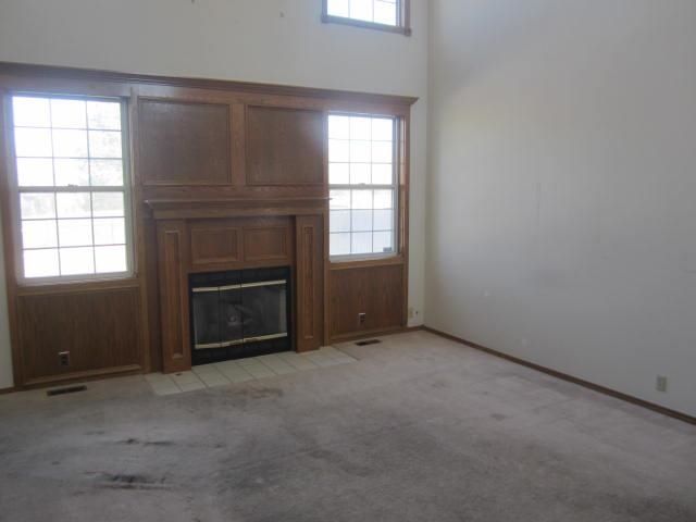 8902 E Cessna Dr, Wichita, KS 67210