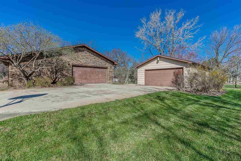 300 W Ness St, Valley Center, KS 67147