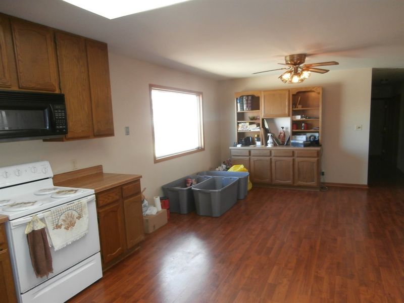 7914 Chisholm Ln, Newton, KS 67114