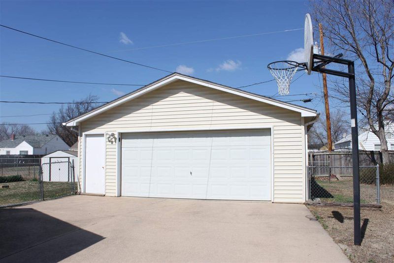 2444 E Menlo St, Wichita, KS 67211