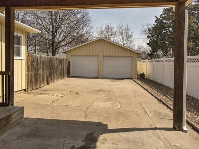 714 Edgewood Dr, Mulvane, KS 67110
