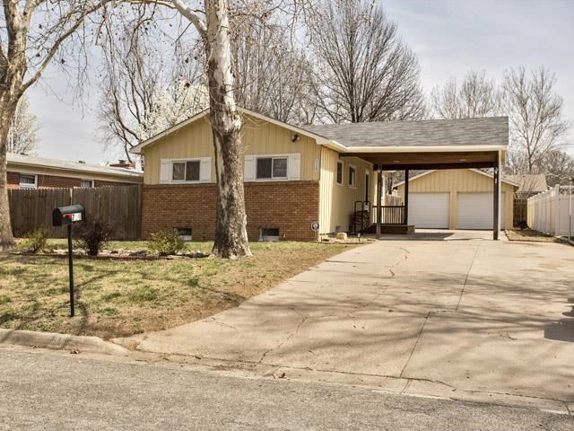 714 Edgewood Dr, Mulvane, KS 67110