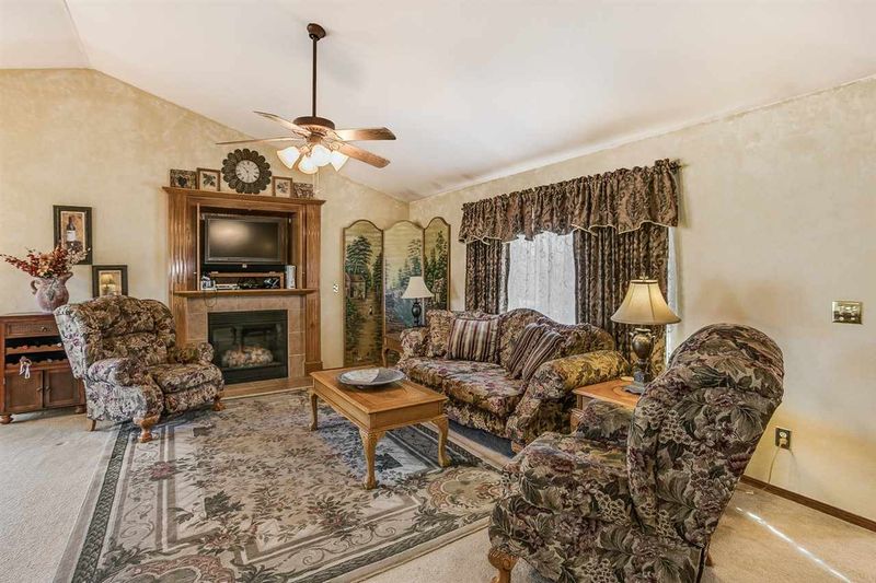 822 S Sunset Cir, Andover, KS 67002