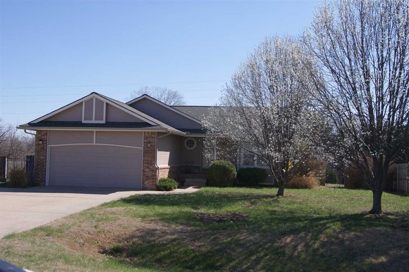 712 S Dublin Dr, Andover, KS 67002