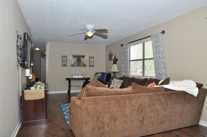 312 E Valley View St, Derby, KS 67037
