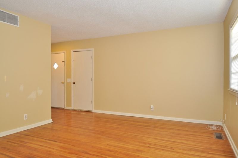 5916 E Hanover, Bel Aire, KS 67220