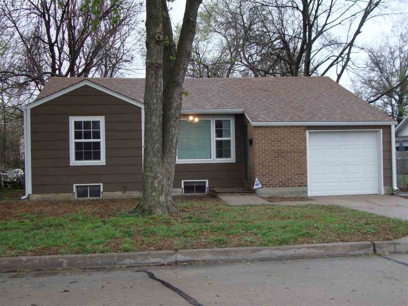 1411 Saint John St, Wichita, KS 67211