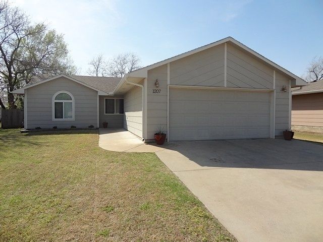 1207 N Osage St, Augusta, KS 67010