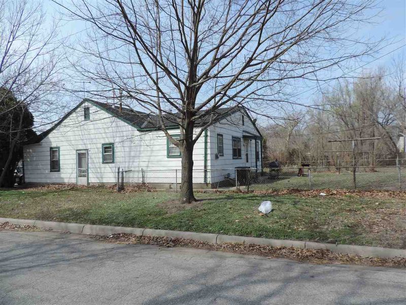 1524 E 15th St N, Wichita, KS 67214