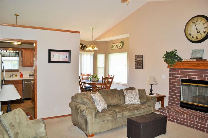 348 Victoria Rd, Newton, KS 67114