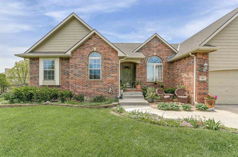701 W Putter Ct, Andover, KS 67002
