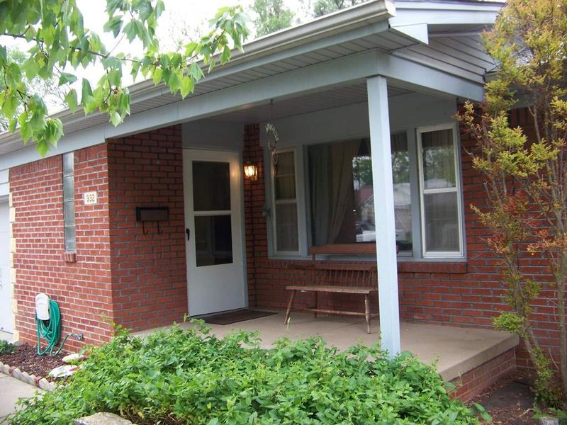 932 S Apache Dr, Wichita, KS 67207-2602