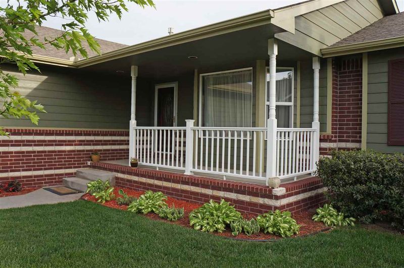 615 E Laramie Cir, Maize, KS 67101