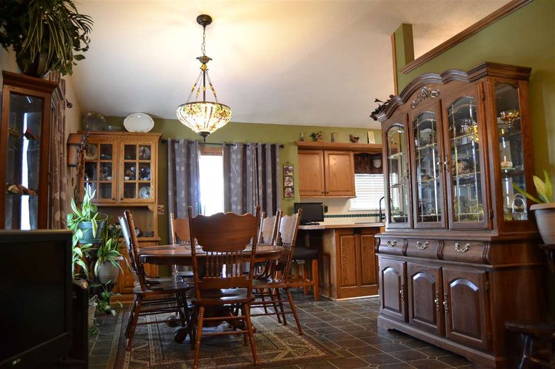 2 E 2nd St Cir, Valley Center, KS 67147