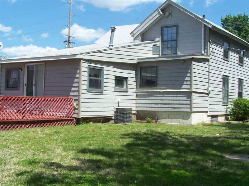 211 S Ash St, Newton, KS 67114