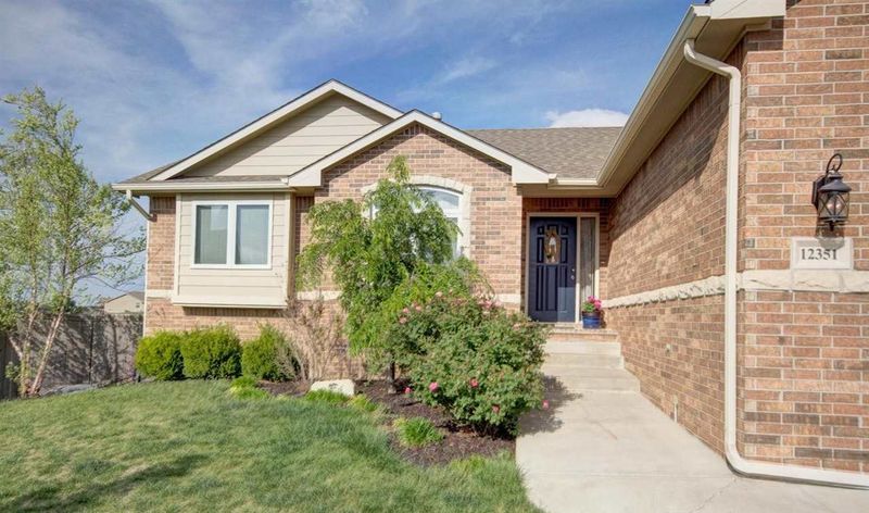 12351 E Willowgreen Ct, Wichita, KS 67207
