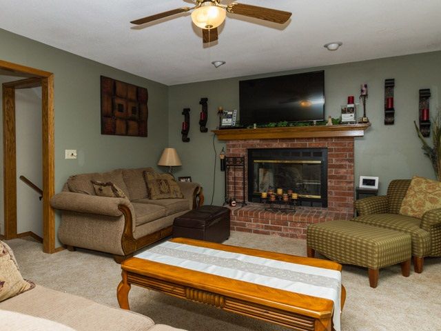 521 Wahoo St, Derby, KS 67037