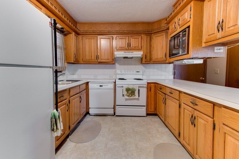 8208 E Grail St, Wichita, KS 67207