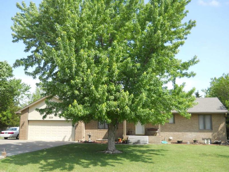 226 W Willow Rd, Andover, KS 67002