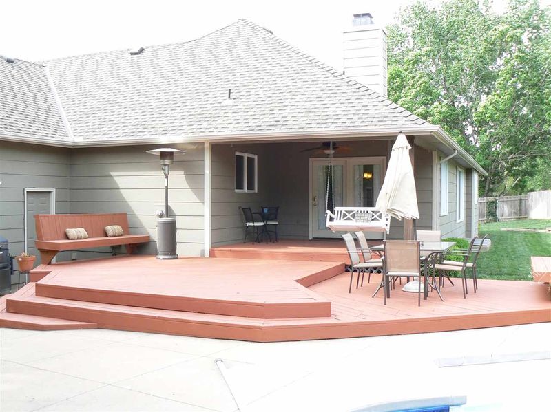 1554 E Mockingbird Ct, Derby, KS 67037