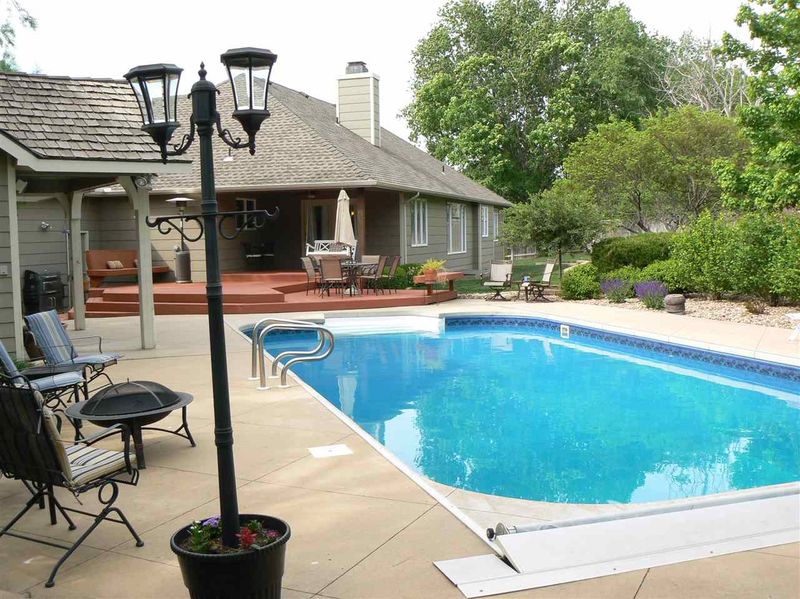 1554 E Mockingbird Ct, Derby, KS 67037