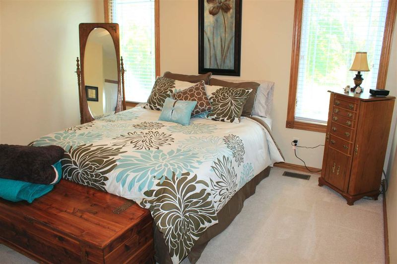 1553 E Bearhill Rd, Park City, KS 67147