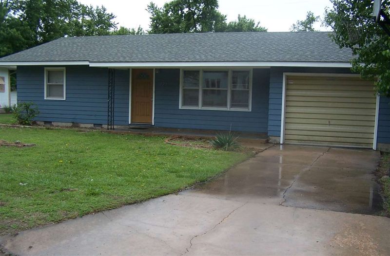 723 SE 6th St, Newton, KS 67114