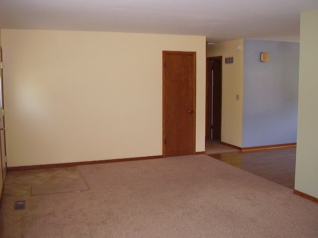 1104 Trinity Dr, Newton, KS 67114