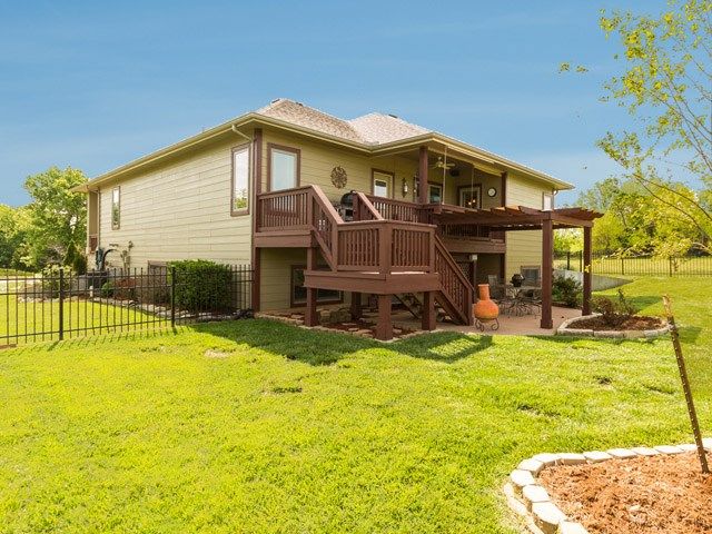 2913 Yeager Dr, Winfield, KS 67156