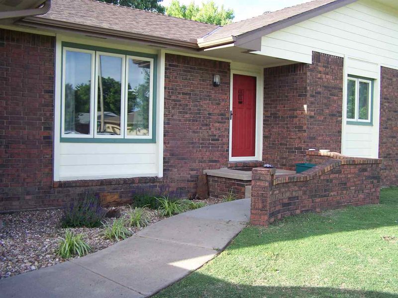 800 W 7th St, Goddard, KS 67052