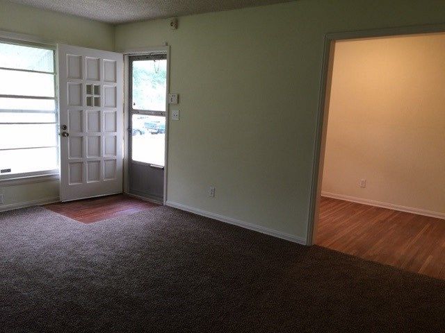 2338 E Rivera St, Wichita, KS 67211-3744