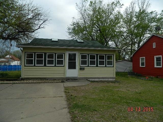 711 E 12th, Winfield, KS 67156