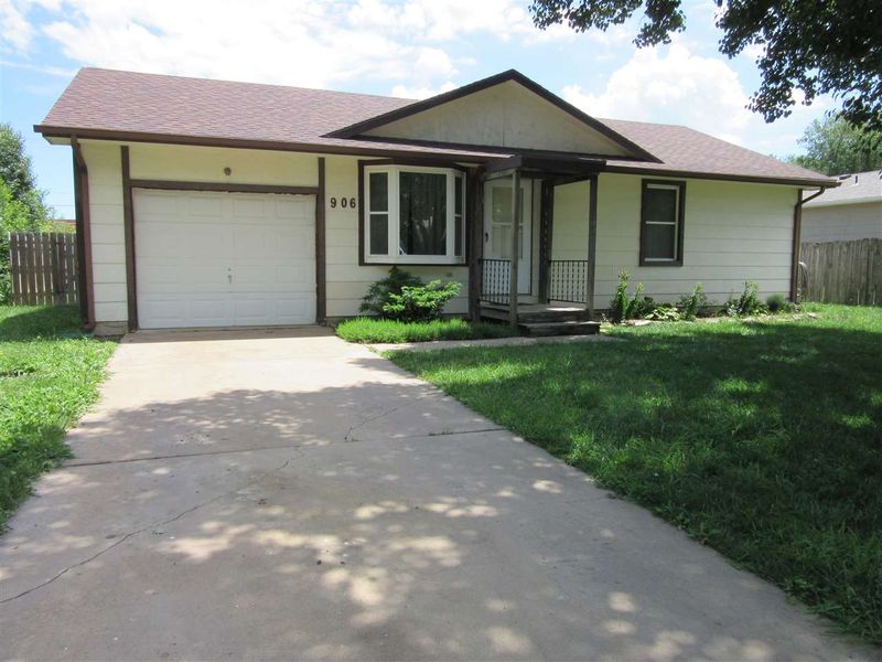 906 N Wirth St, Augusta, KS 67010