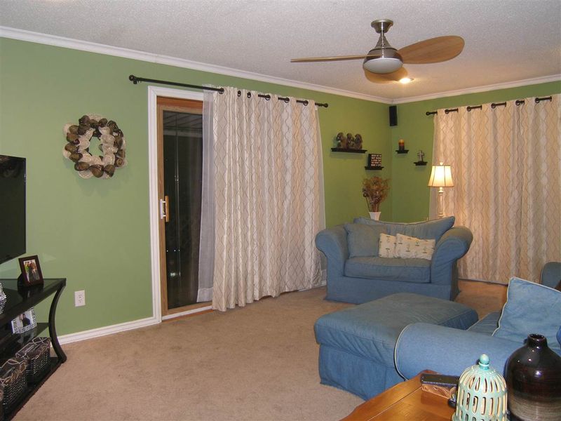 1415 N Pleasantview Dr, Derby, KS 67037