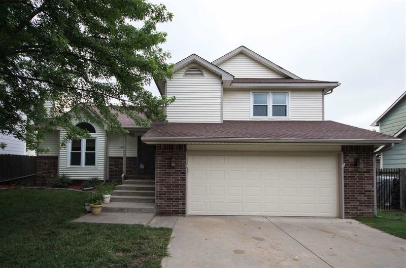 230 E Forest Park Ct, Derby, KS 67037