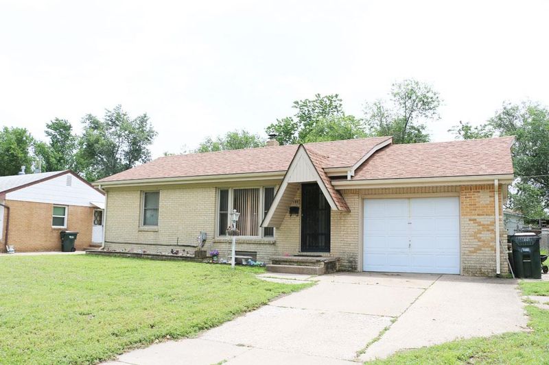 1101 E Berkeley St, Wichita, KS 67216