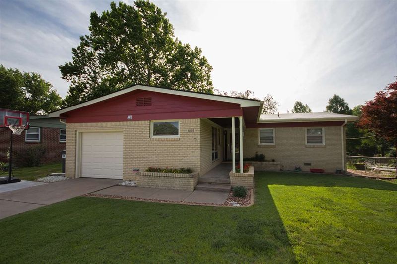 606 Riverdale Dr, Mulvane, KS 67110