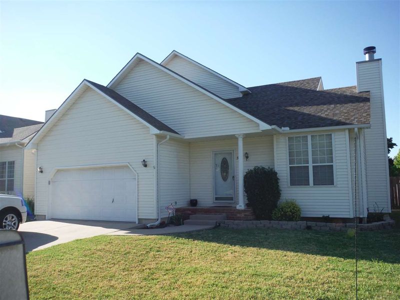 5714 E Pembrook St, Wichita, KS 67220
