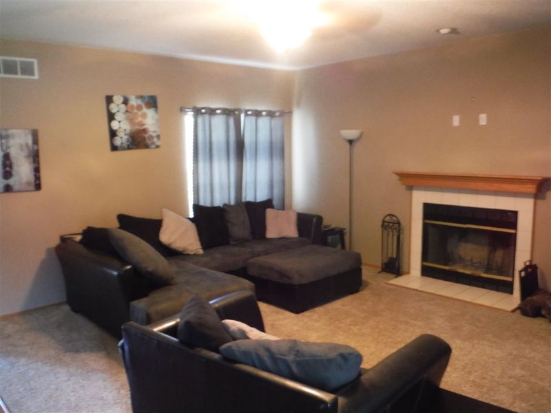 5714 E Pembrook St, Wichita, KS 67220