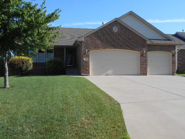 602 Stone Gate Cir, Augusta, KS 67010