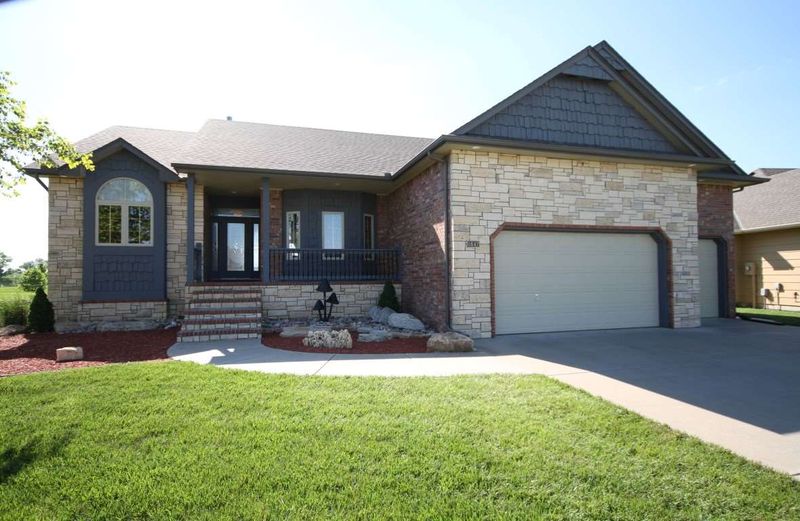 1647 E Bearhill Rd, Valley Center, KS 67147