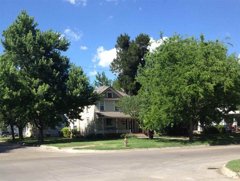 400 E 1st, Newton, KS 67114