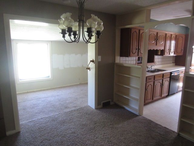 1302 E Salome St, Wichita, KS 67216