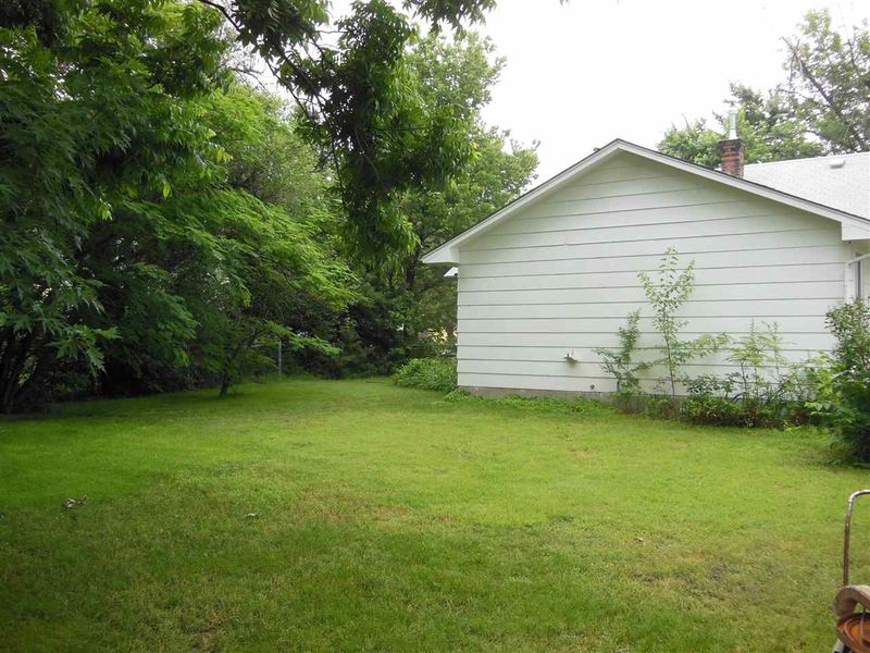 218 W Harrison St, Andover, KS 67002